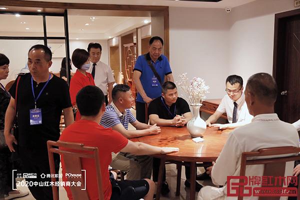 眾多經(jīng)銷商最終選擇并簽約雅宋紅木